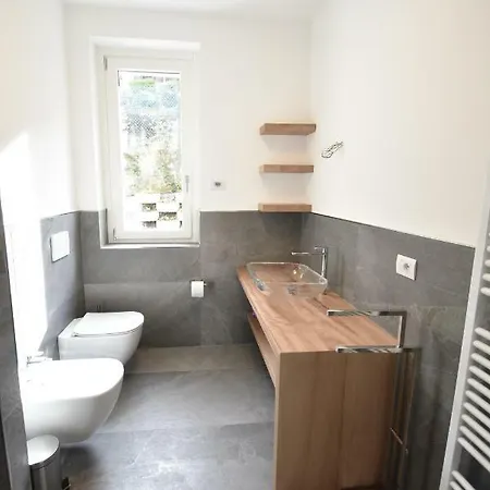 Narciso - Facing Bellagio Wild Flowers *