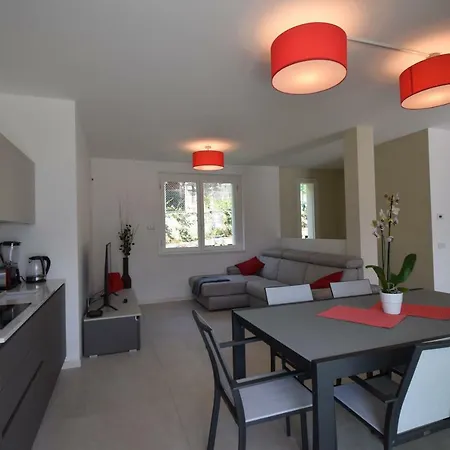 Narciso - Facing Bellagio Wild Flowers *