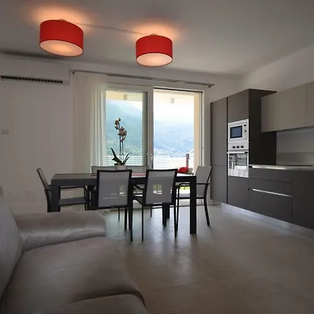 Narciso - Facing Bellagio Wild Flowers Ferienhaus Oliveto Lario