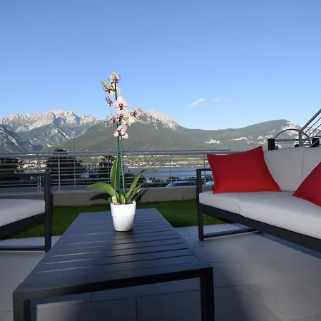 Ferienhaus Narciso - Facing Bellagio Wild Flowers Oliveto Lario