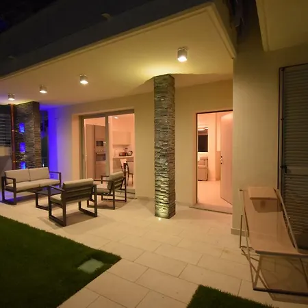 Narciso - Facing Bellagio Wild Flowers *